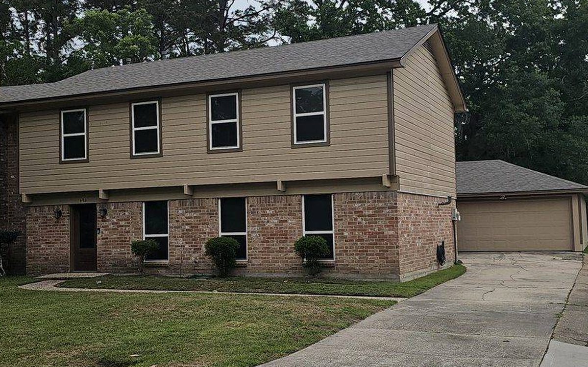 How Much Does a New Roof Cost? A Homeowner's Breakdown in Conroe / North Houston