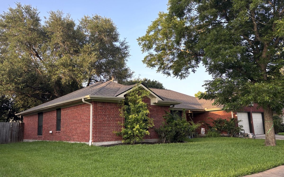 7 Signs You Need a New Roof in Houston