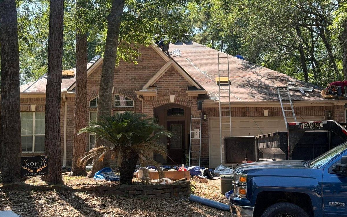 How Do I Choose the Right Shingle Color? in Conroe / North Houston