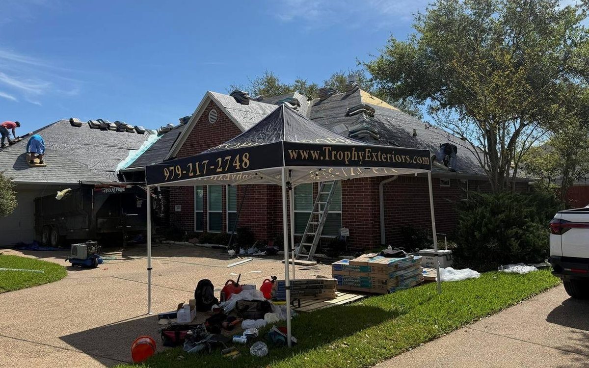 How Do I Choose the Right Shingle Color? in College Station