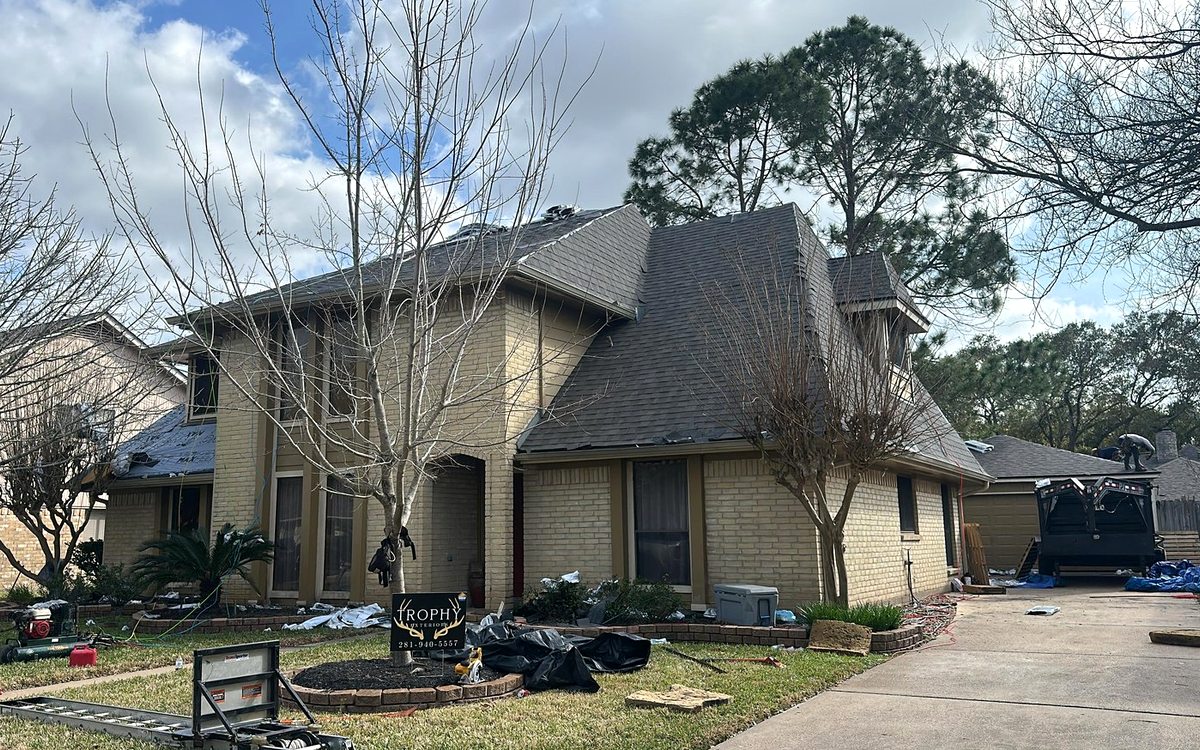 How Roof Warranties Transfer When You Sell in Beaumont