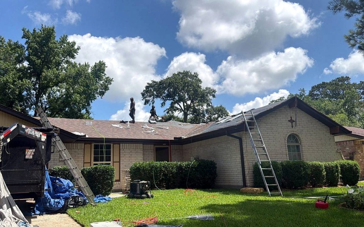 When You Need Emergency Roof Repair in Conroe / North Houston