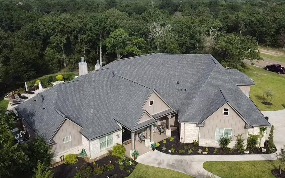 Roof Color and Curb Appeal: Choosing Wisely