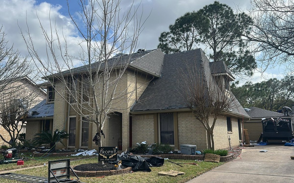 Roofing in Dowlen West: Established West-Side Beaumont