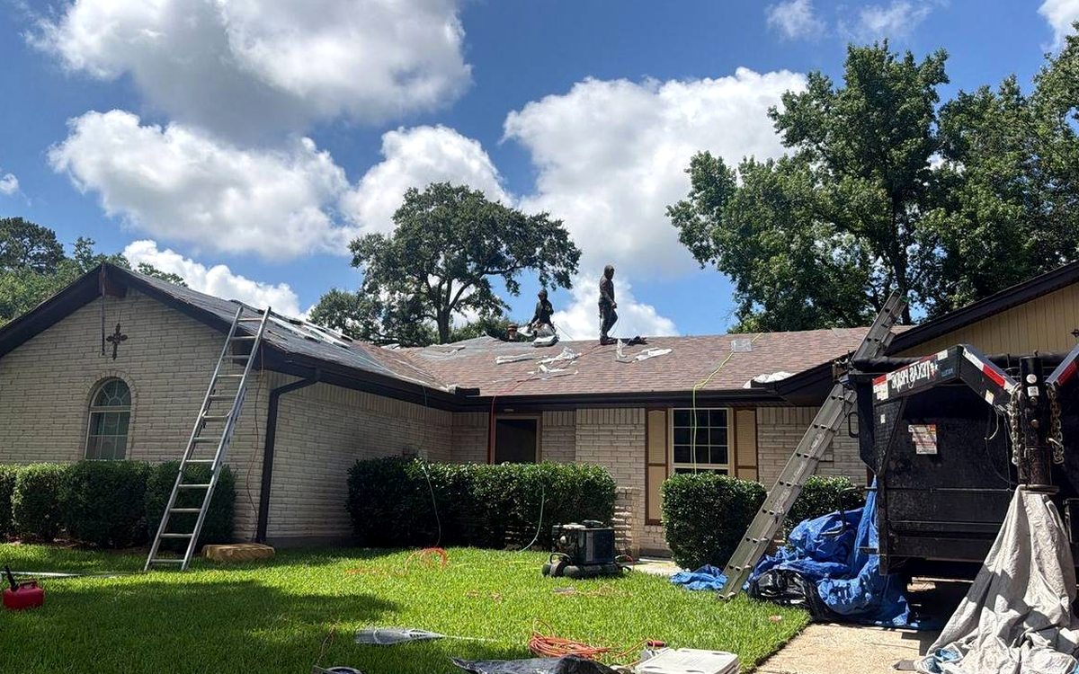 How Roof Warranties Transfer When You Sell in Conroe / North Houston