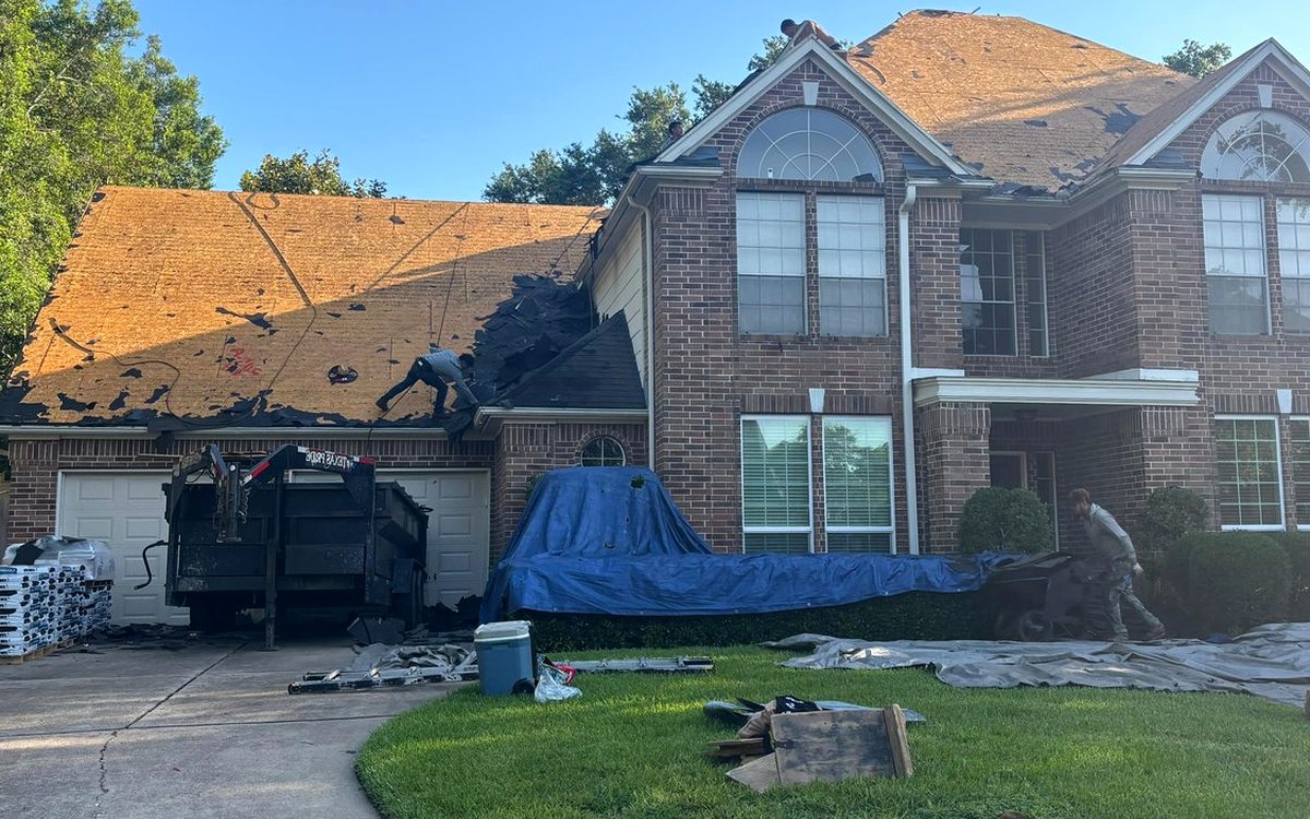 Emergency Roof Tarping: What to Do After Damage in Houston