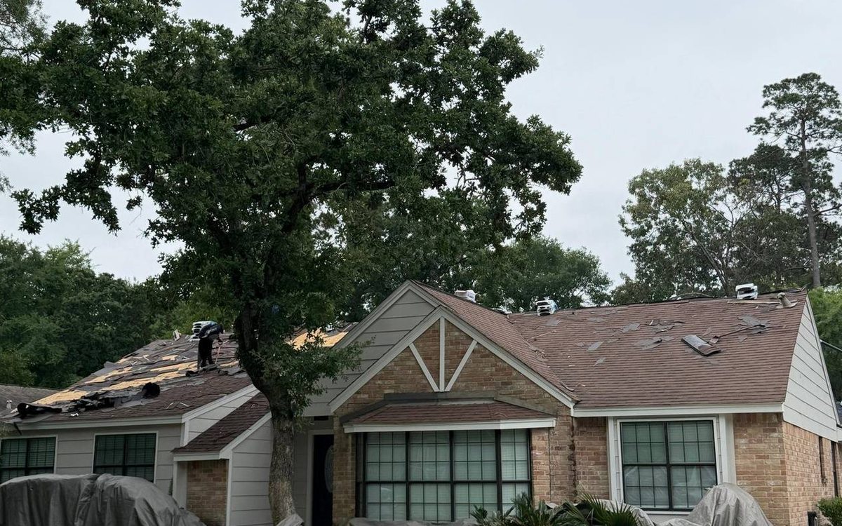 How to Avoid Overpaying for a New Roof in Conroe / North Houston