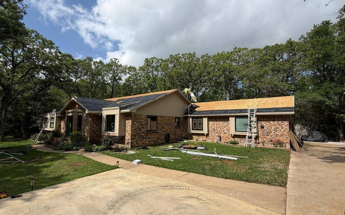 Signs Your Roof Decking Is Failing in College Station