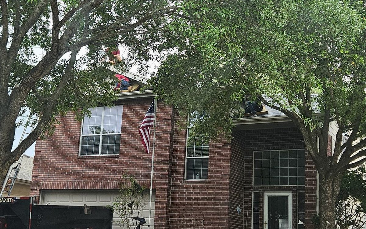 Selling a Home With an Aging Roof in San Antonio