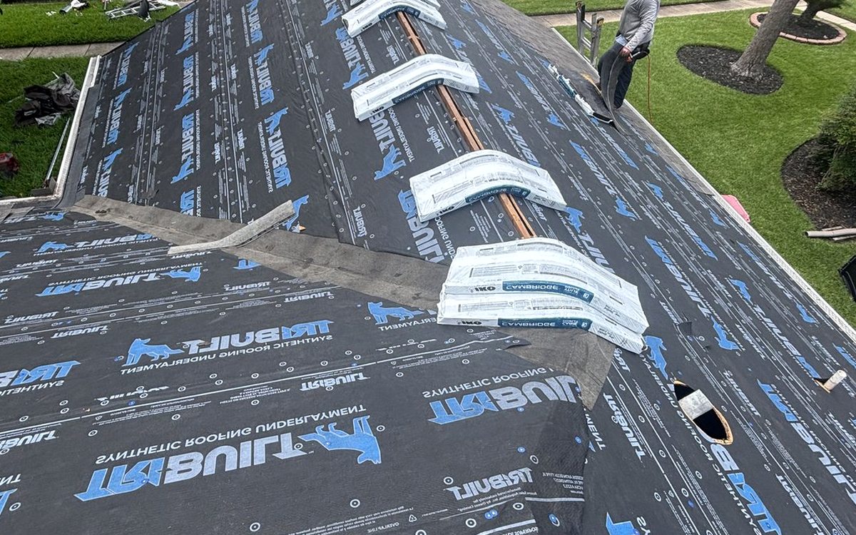 Preventing Roof Algae and Streaking for Good in Houston
