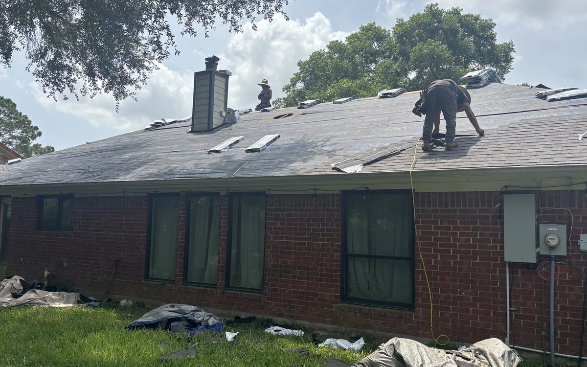 What Belongs in Your Roofing Contract in Houston