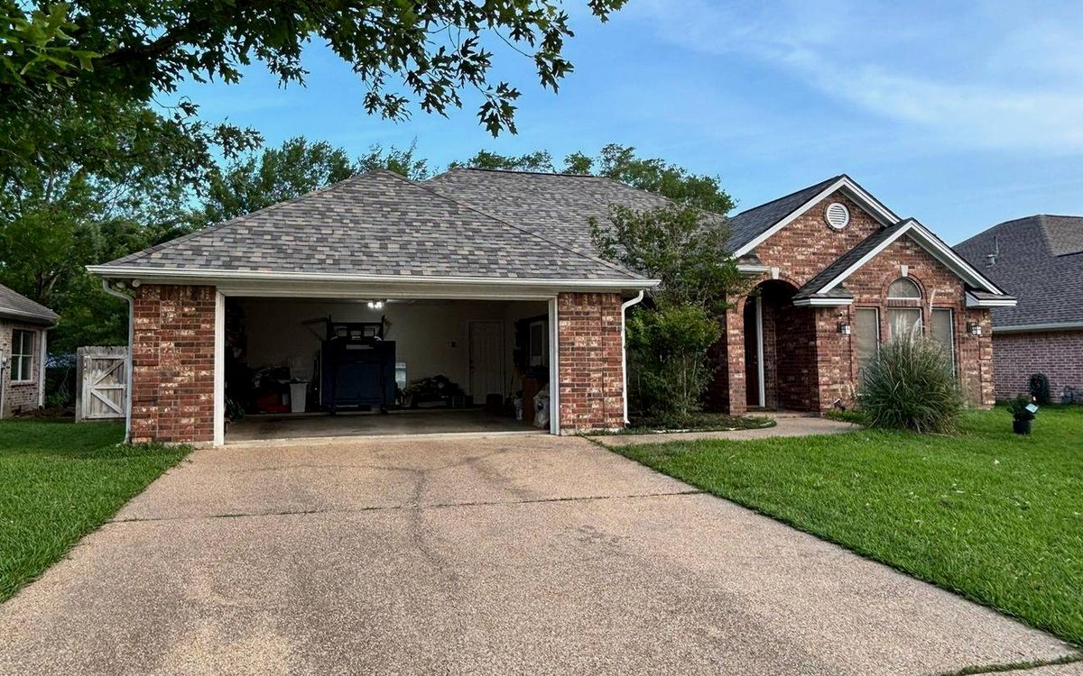 Roofing in Woodcreek, College Station: What Homeowners Should Know