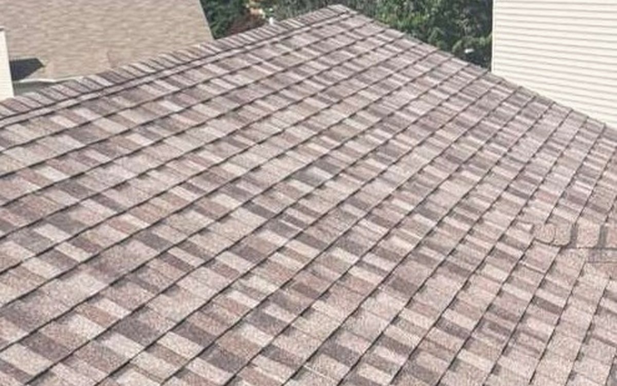 New architectural shingle roof by Trophy Exteriors in St. Louis County
